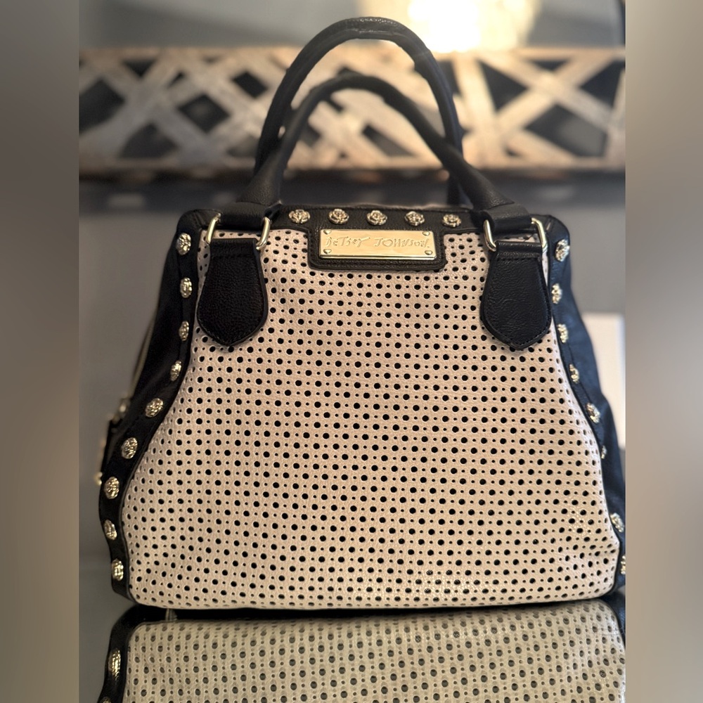 Betsy Johnson purse- cute for casual or dressy occasions 
Excellent condition